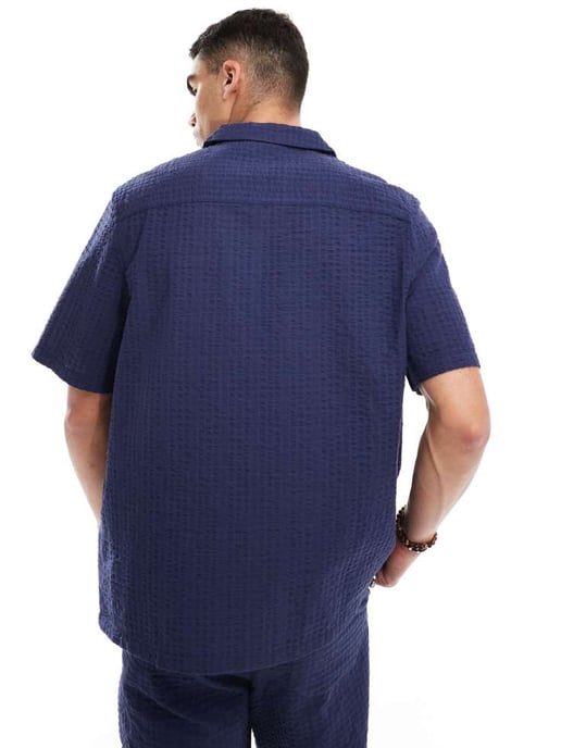 ASOS DESIGN koord 90-tals oversized kortärmad skjorta i seersucker-textur i marinblå - Image 2