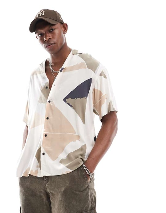 Jack & Jones skjorta med rever och geometriskt tryck i grått - Image 2
