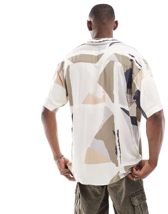 Jack & Jones skjorta med rever och geometriskt tryck i grått - Image 4