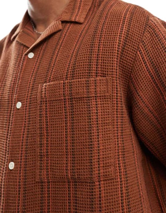 ASOS DESIGN oversized skjorta med krage i brunt randigt - Image 2
