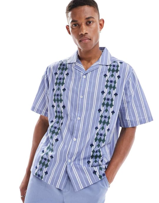 ASOS DESIGN avslappnad skjorta med slag och randig design med placerad geometrisk brodyr - Image 1
