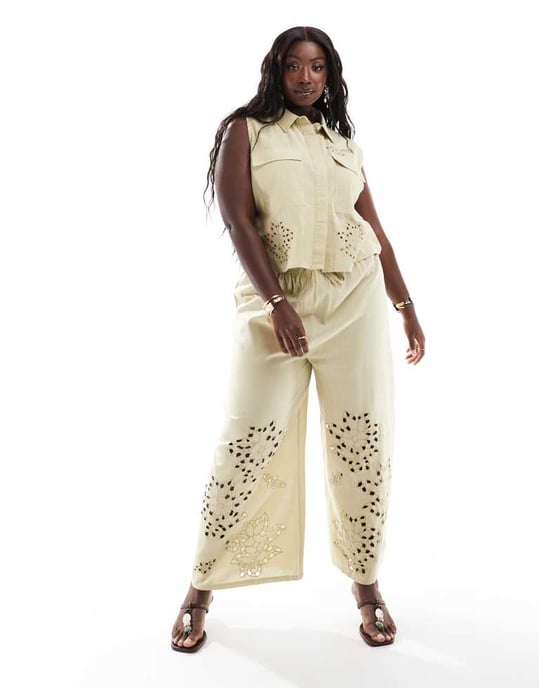 ASOS DESIGN Curve ärmlös skjorta med utstansad detalj i khaki - Image 2