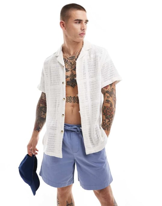 ASOS DESIGN kortärmad avslappnad revere virkad skjorta i ecru - Image 2