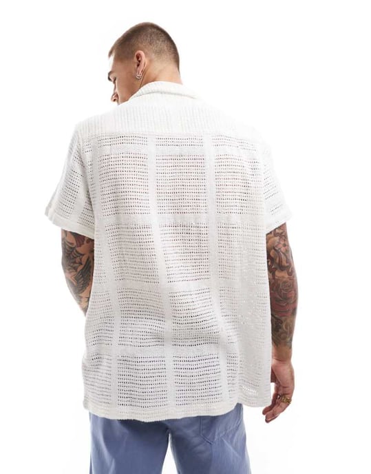 ASOS DESIGN kortärmad avslappnad revere virkad skjorta i ecru - Image 4