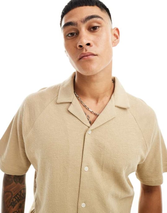 Jack & Jones oversized texturerad skjorta med omvänd krage i beige - Image 1