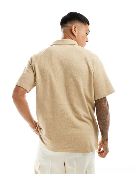 Jack & Jones oversized texturerad skjorta med omvänd krage i beige - Image 4