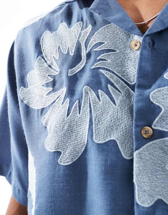 ASOS DESIGN avslappnad skjorta med hawaianisk blommönsterbroderi - Image 3