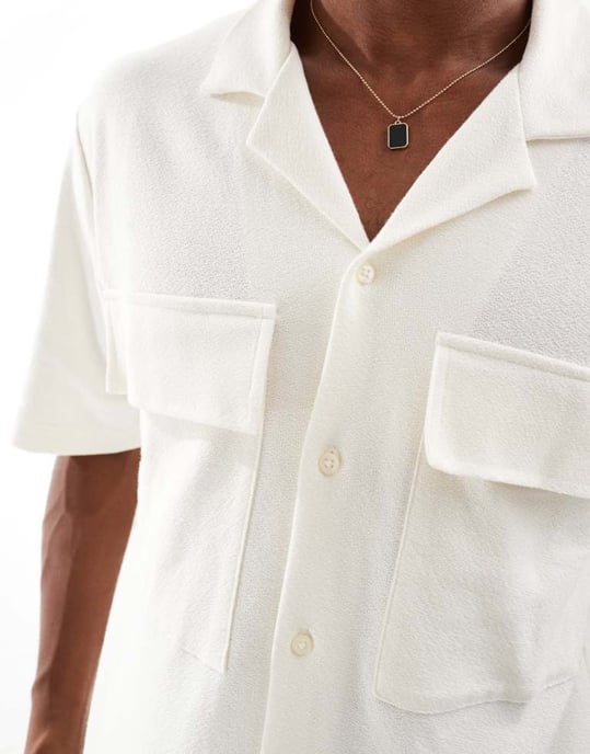 Jack & Jones Premium oversized texturerad skjorta med praktiska fickor i ecru - Image 3