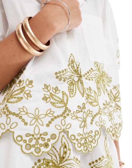 ASOS DESIGN croppad skjorta med palmtreebroderi i vit co-ord - Image 4