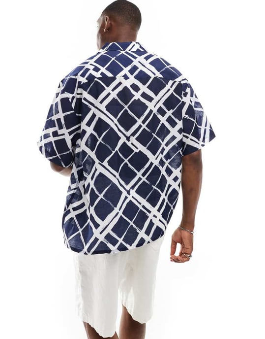 ASOS DESIGN oversized skjorta med krage i navy med penselsträck-mönster - Image 2