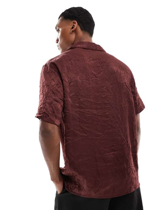 ASOS DESIGN avslappnad passform djup krage krinklad satin skjorta i brun - Image 3