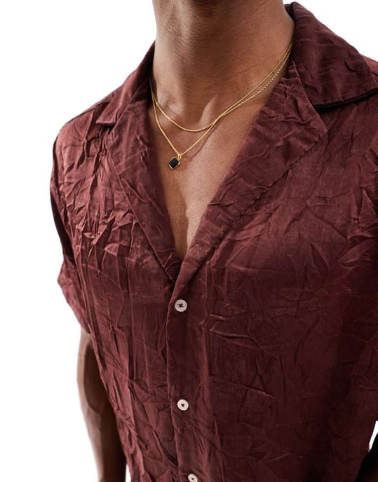 ASOS DESIGN avslappnad passform djup krage krinklad satin skjorta i brun - Image 4