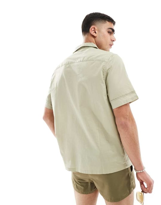 ASOS DESIGN avslappnad revere-skjorta i bomulls-poplin med kant i olivgrön - Image 3