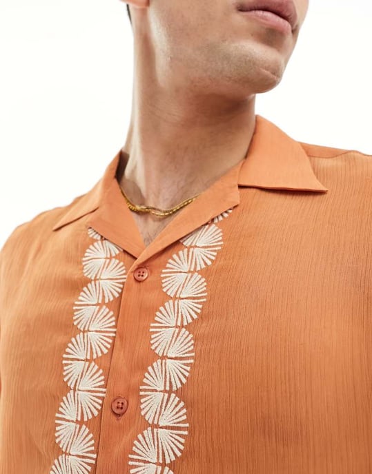 ASOS DESIGN avslappnad skjorta med krage och broderad kant - Image 4
