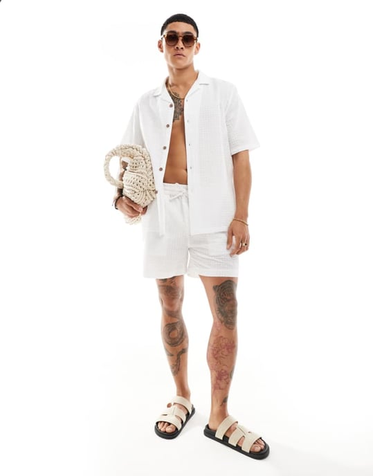 ASOS DESIGN co-ord 90-tals oversized kortärmad skjorta i seersucker-textur i vitt - Image 1