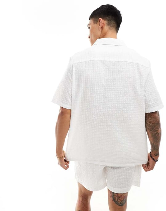 ASOS DESIGN co-ord 90-tals oversized kortärmad skjorta i seersucker-textur i vitt - Image 3