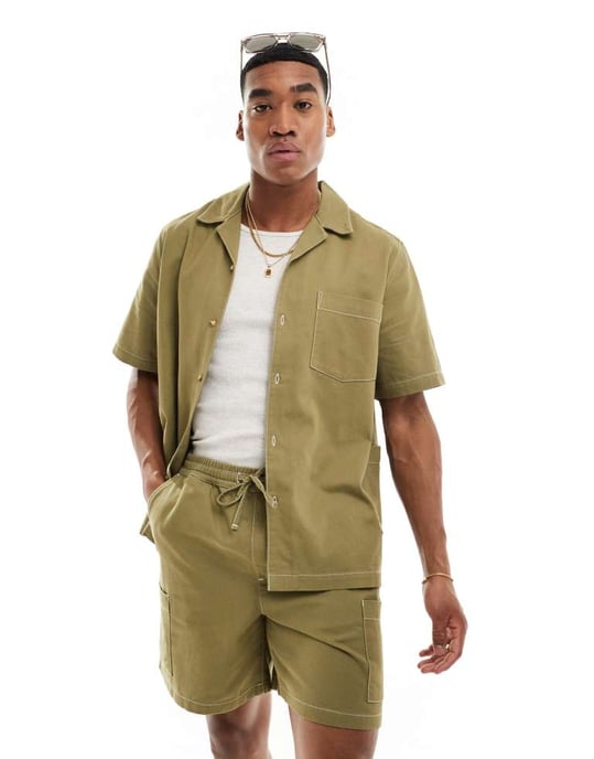 ASOS DESIGN koord avslappnad kavajskjorta med kontrastsömmar i khaki - Image 2