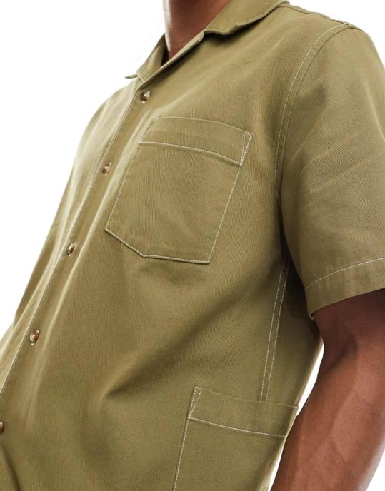 ASOS DESIGN koord avslappnad kavajskjorta med kontrastsömmar i khaki - Image 4