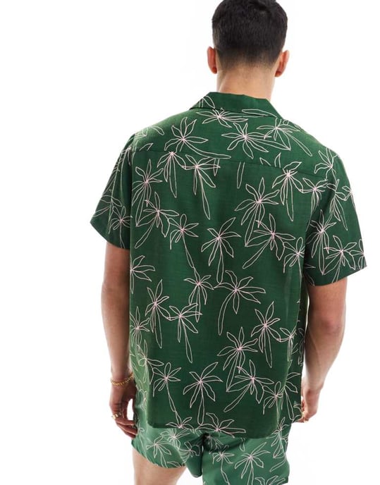 ASOS DESIGN koord avslappnad revere strandskjorta i doodle palmträdsmönster i grön - Image 4