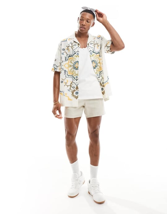 ASOS DESIGN avslappnad kavajskjorta med placeringstryck i ecru - Image 3