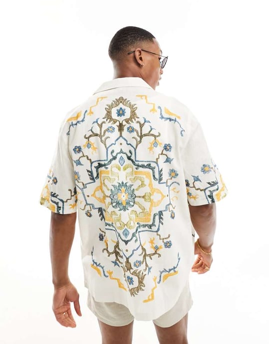 ASOS DESIGN avslappnad kavajskjorta med placeringstryck i ecru - Image 4