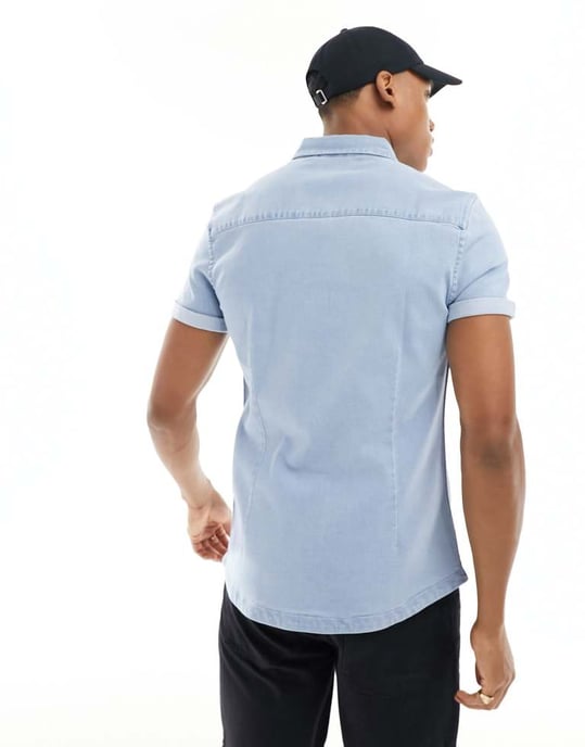 ASOS DESIGN slim rullärmad denimskjorta med knappad krage i ljusblåtvätt - Image 4