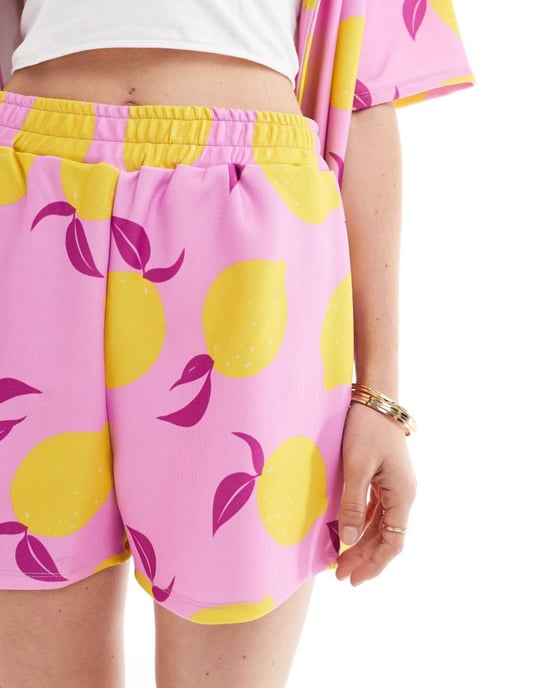 ASOS DESIGN lång linje kort set i rosa citrontryck - Image 4