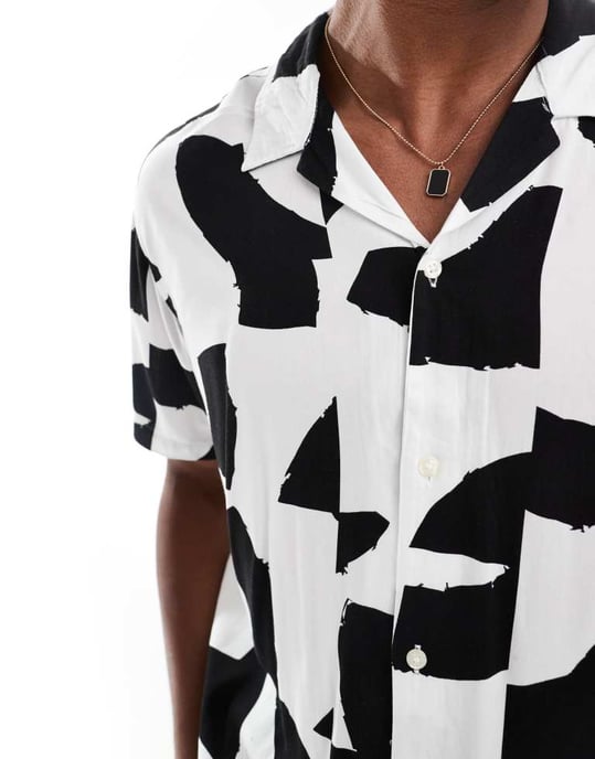 Jack & Jones revere krageskjorta i svart geo-blommönster - Image 2