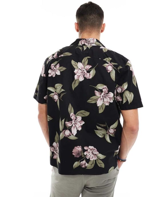 Hollister kortärmad skjorta med omvänd krage blommönster poplin boxig passform i svart - Image 2