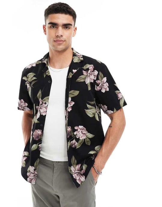 Hollister kortärmad skjorta med omvänd krage blommönster poplin boxig passform i svart - Image 4