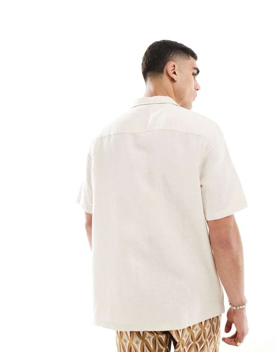 ASOS DESIGN avslappnad linne skjorta med reverskrage i ecru - Image 4