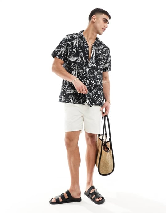 ASOS DESIGN avslappnad skjorta med rak krage i linnelook och blommönster i svart - Image 4