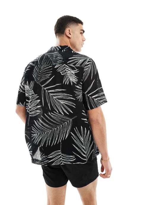 ASOS DESIGN avslappnad skjorta med krage och bladtryck i svart - Image 3