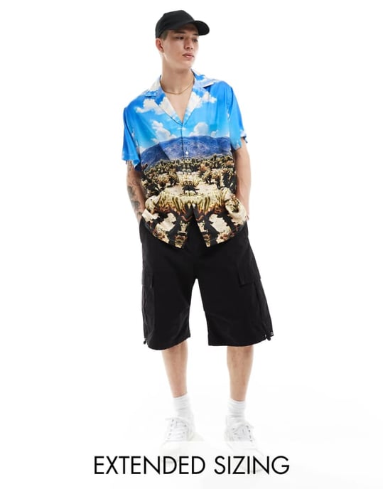 ASOS DESIGN avslappnad djup krage sidentopp med scenisk ökentryck - Image 1