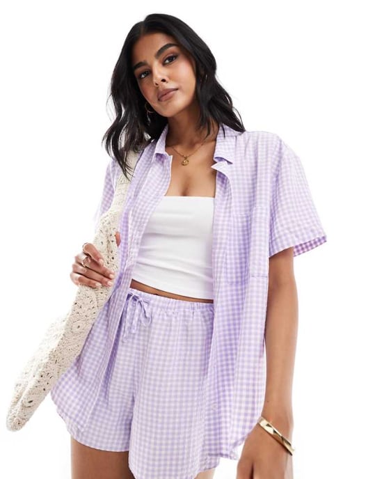 Miss Selfridge kortärmad semesterblus i lila rutig koord - Image 1