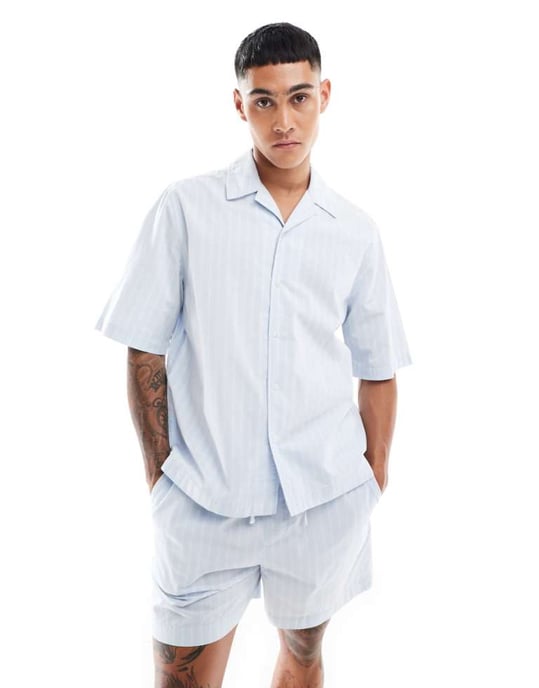 ASOS DESIGN boxig avslappnad reverskrage skjorta-koord i blå och vit randig - Image 1