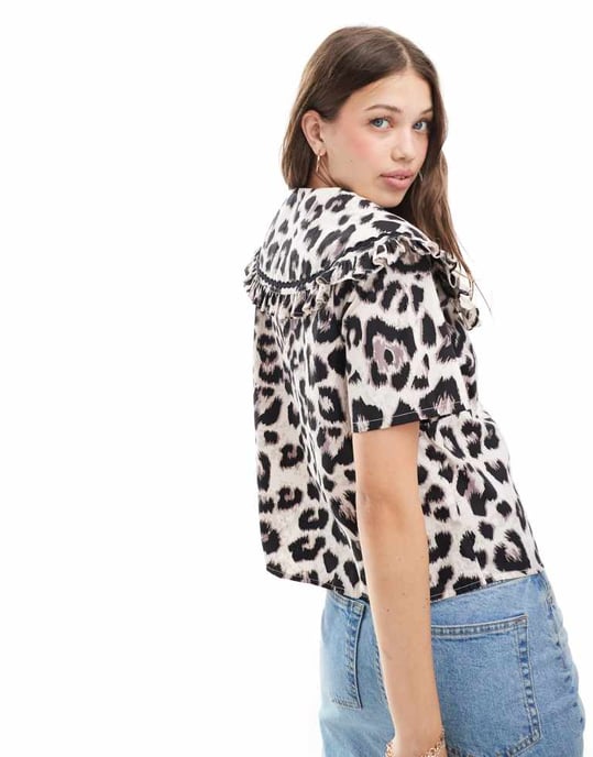 ASOS DESIGN kortärmad skjorta med krage i djurmönster - Image 3