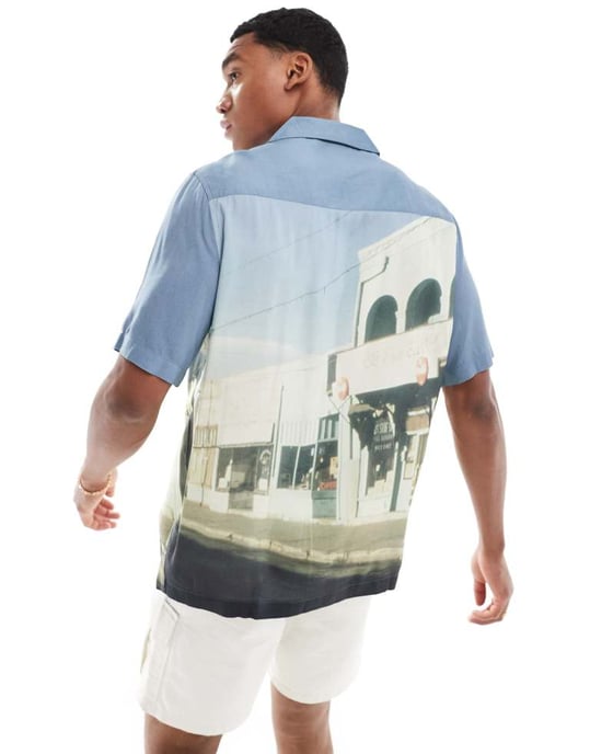 ASOS DESIGN avslappnad skjorta med rever och fotografiskt tryck i blått - Image 3