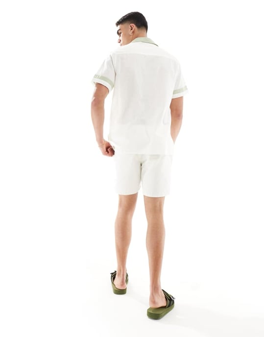 ASOS DESIGN boxig oversized linneblandning skjorta med kontrastkanter i vitt - Image 4