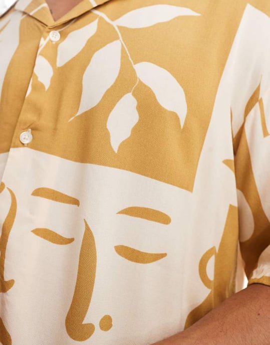 Jack & Jones oversized skjorta med flikkrage och blommönster i senapsgul - Image 2