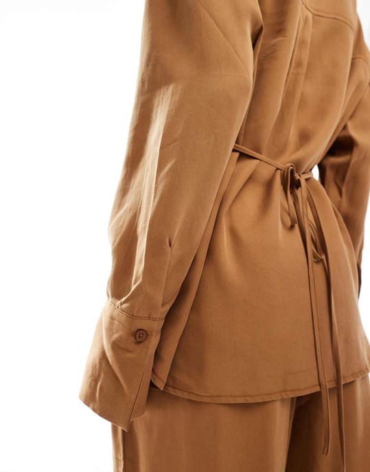 ASOS DESIGN snörskjorta set i kamel - Image 2