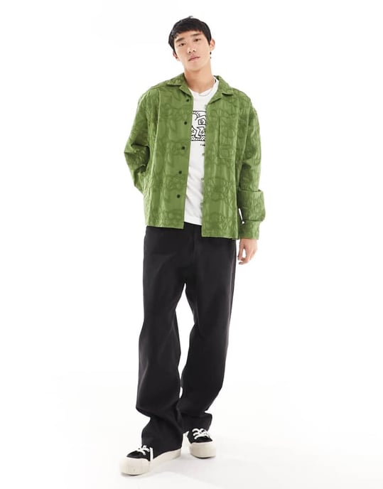 ASOS DESIGN boxy oversized skjorta med upp-och-nedvikta krage i broderad khaki-grön - Image 3