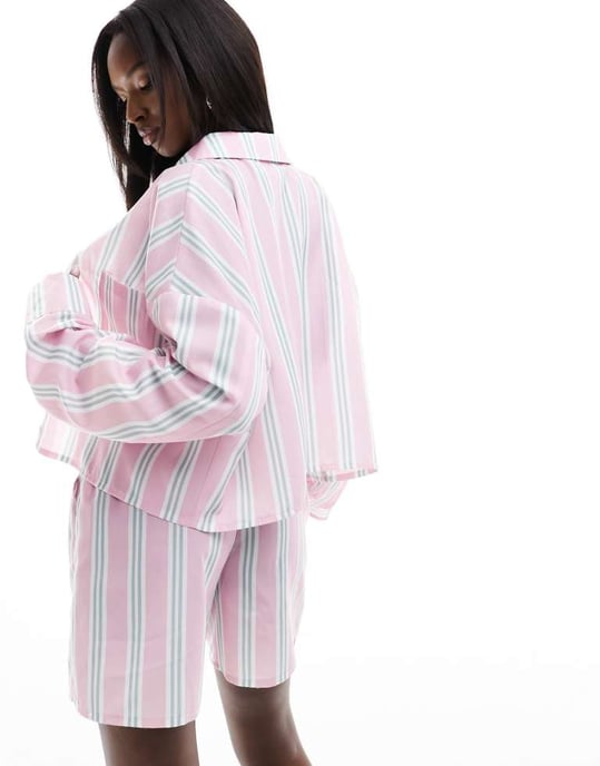 Kaiia exklusiv croppad poplin skjorta co-ord i rosa randig - Image 4