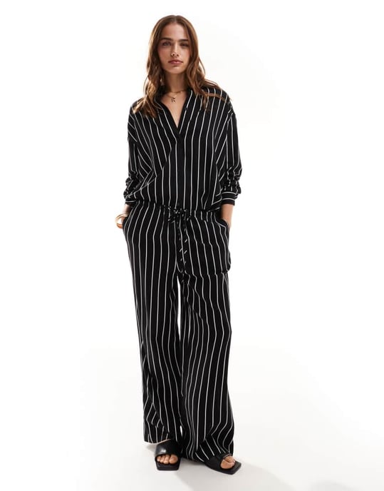 ASOS DESIGN relaxed shirt with linen in black stripe - Image 4