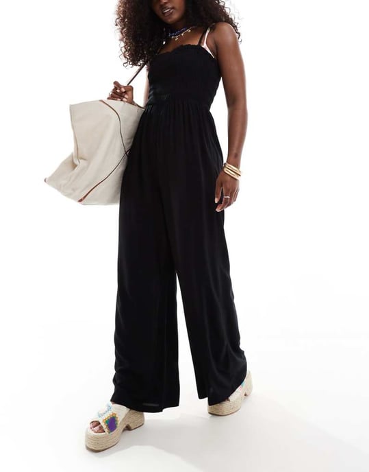ASOS DESIGN rynkad bandeau strandoverall i svart - Image 1