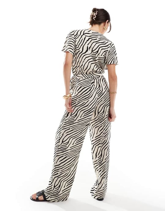 JDY knytmidja vida byxor jumpsuit i mono zebra - Image 4