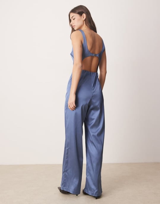 Abercrombie & Fitch ärmlös skulpturerad hög hals jumpsuit i blått - Image 2