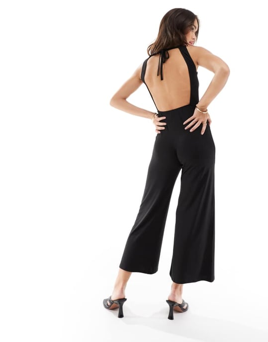ASOS DESIGN jumpsuit med avskuren halsringning och öppen knytbak i svart - Image 3