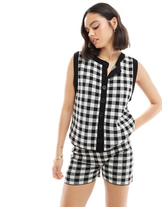 ASOS DESIGN oversized rutiga väst i svart - Image 1