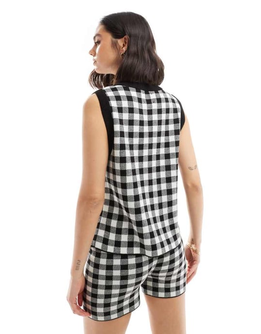 ASOS DESIGN oversized rutiga väst i svart - Image 4